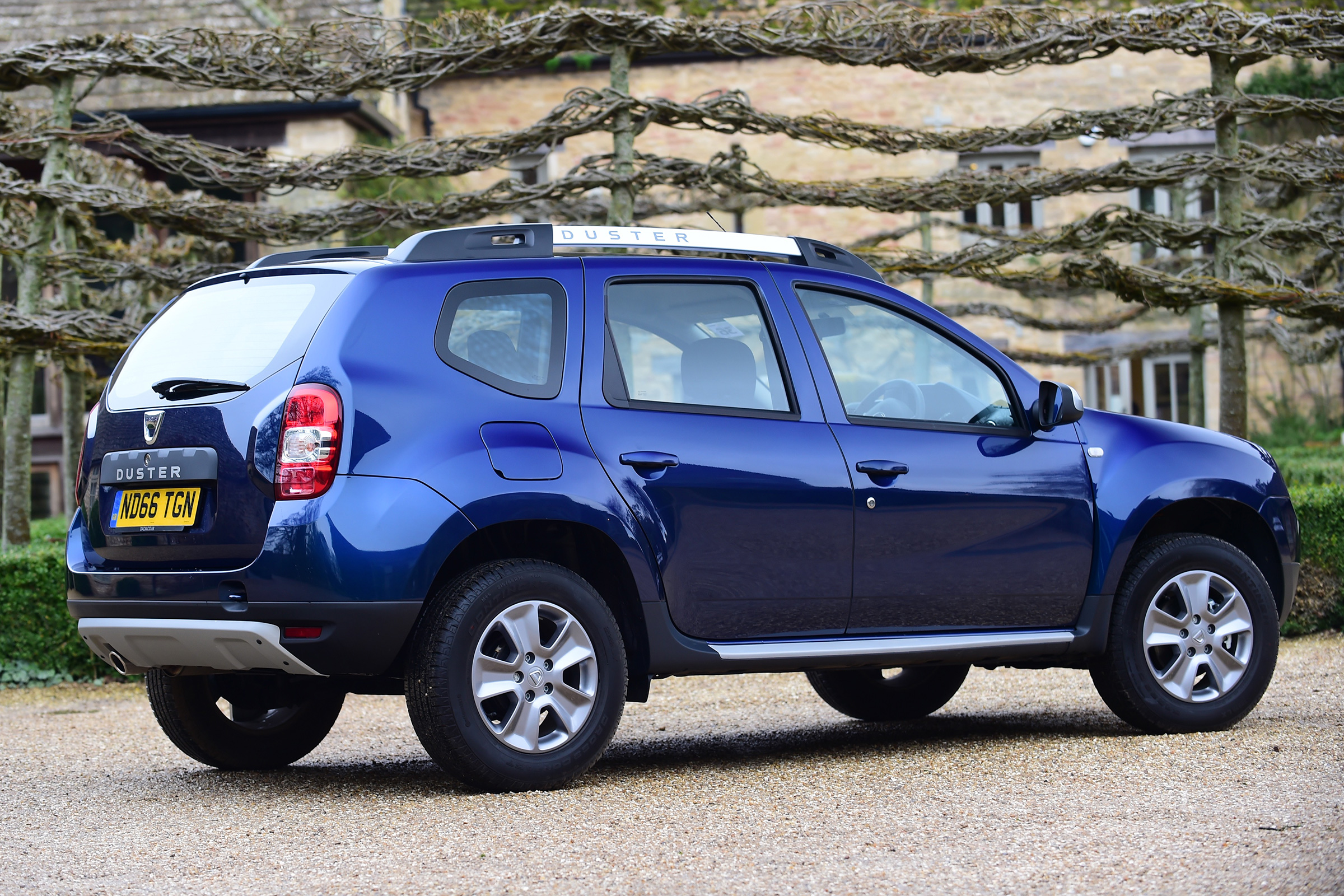 Dacia Duster automatic 2017 - rear quarter