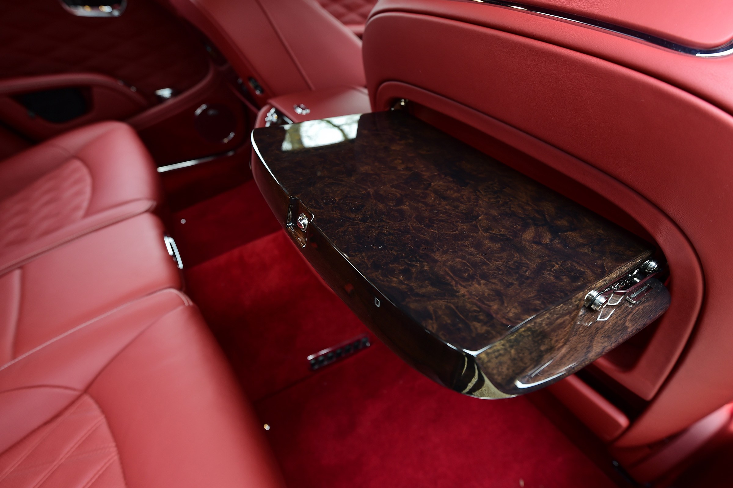 Bentley Mulsanne Speed 2017 - rear seat tray