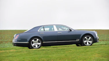 Bentley Mulsanne Speed 2017 - side tracking