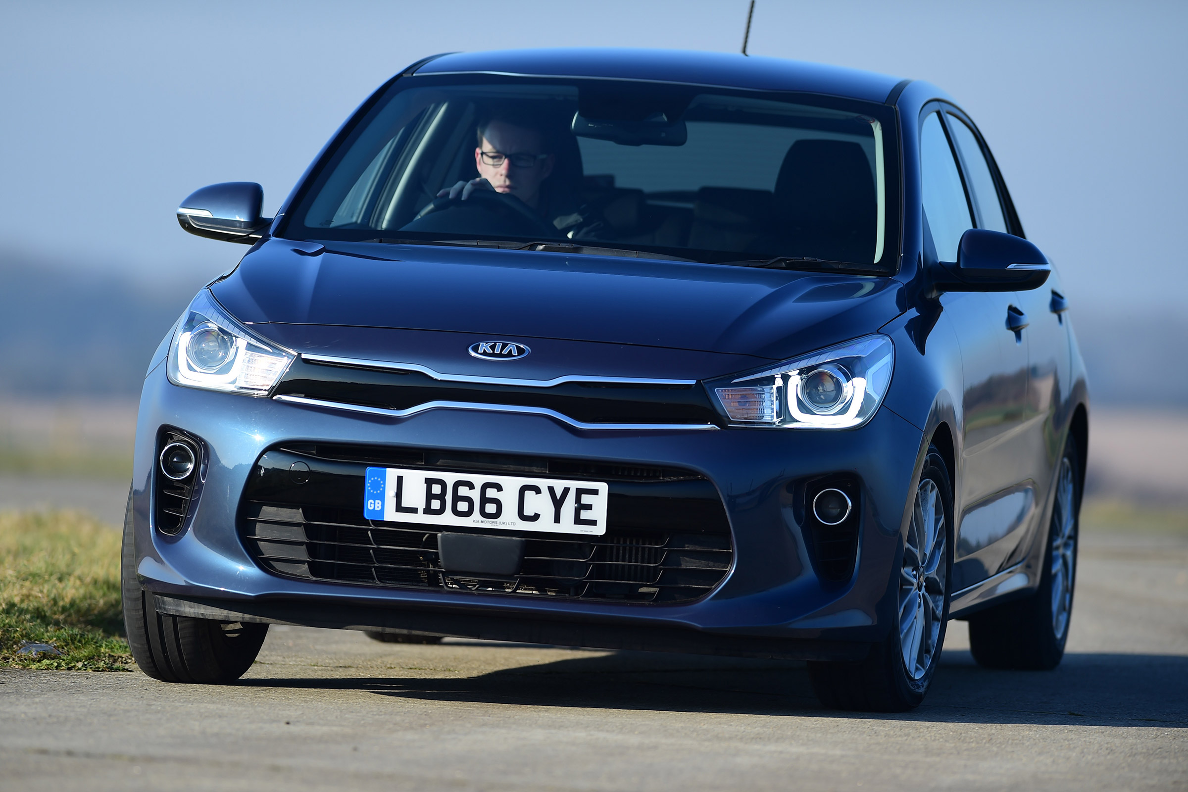 Kia Rio - front cornering