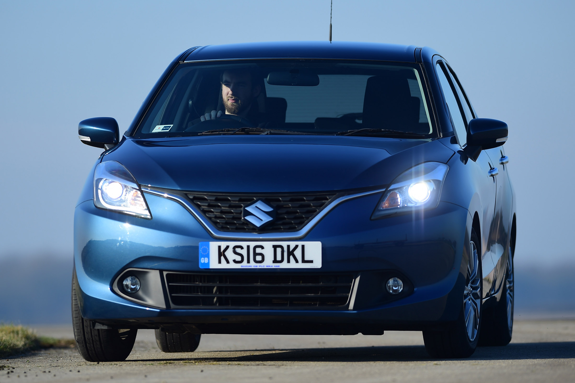Suzuki Baleno - front cornering