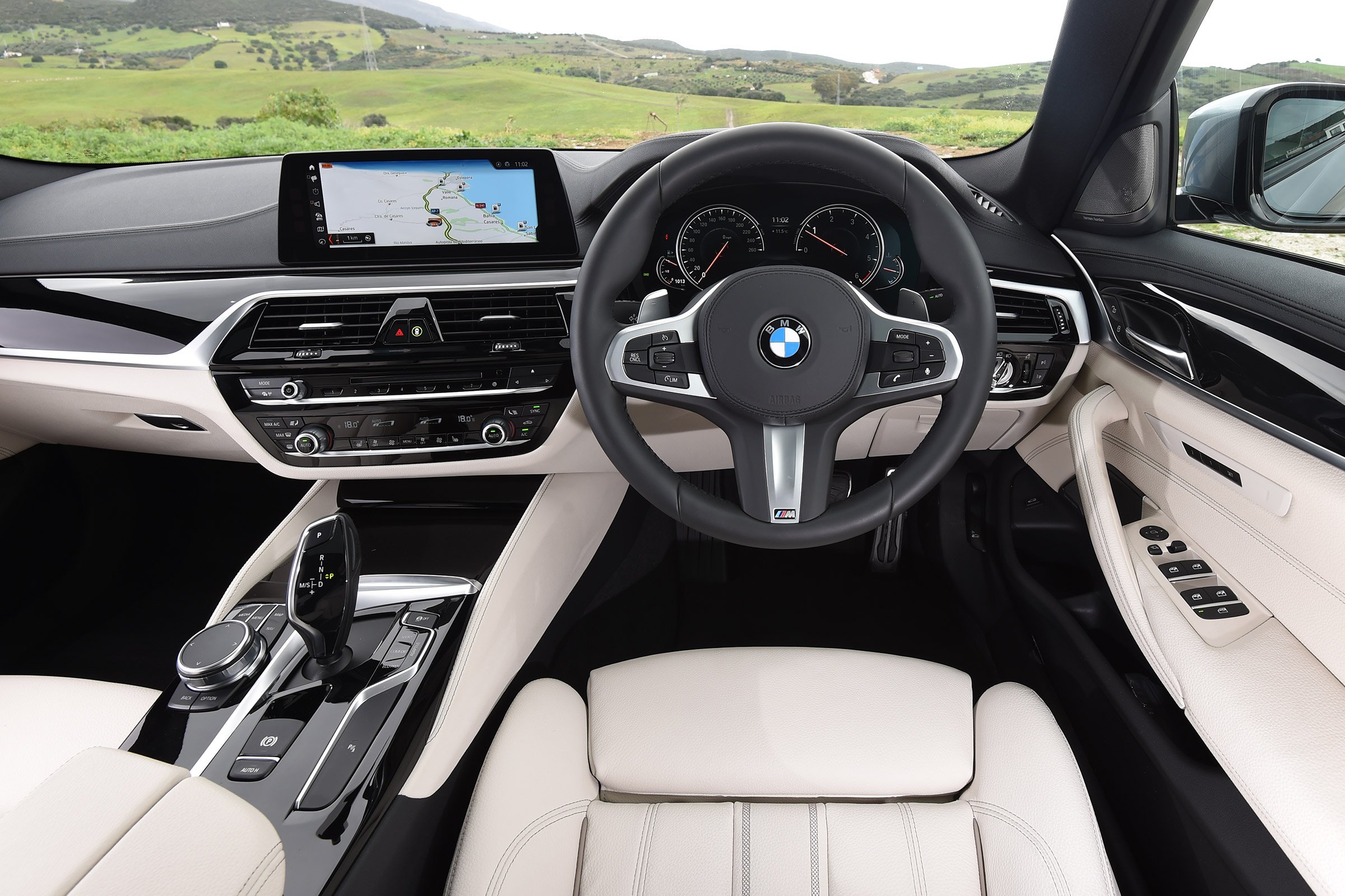 BMW 520d M Sport - dash