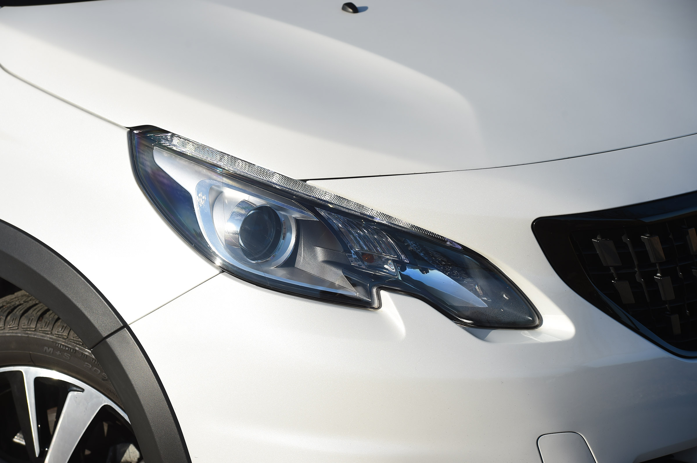 Peugeot 2008 - front light detail