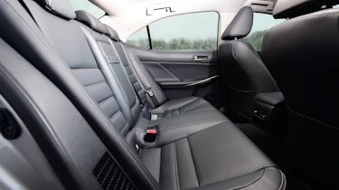 Lexus IS 300h - rear seats