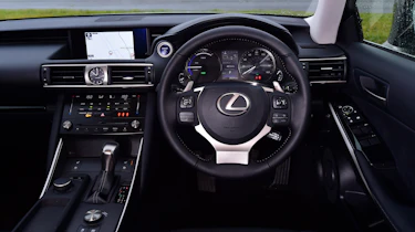 Lexus IS 300h - dash