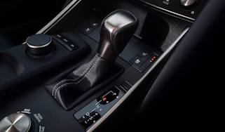Lexus IS 300h - transmission