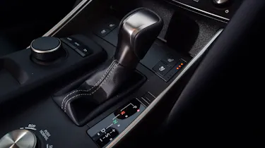 Lexus IS 300h - transmission