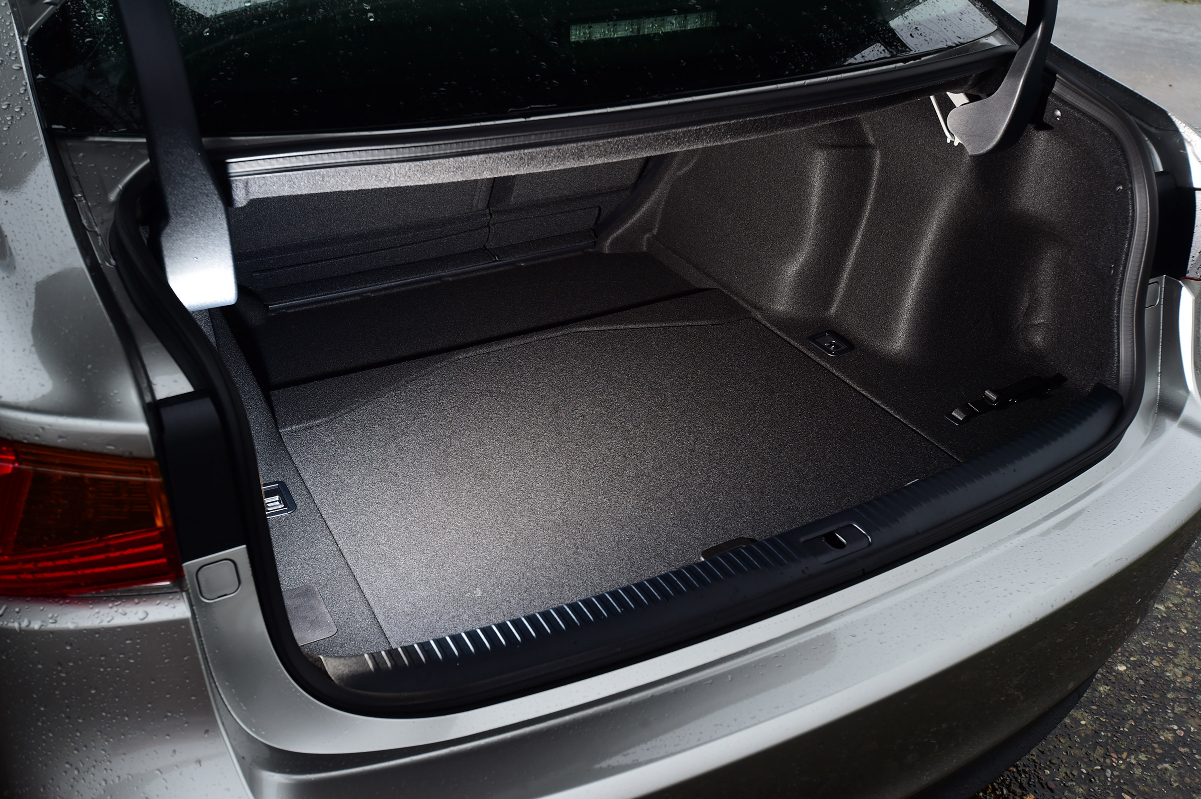 Lexus IS 300h - boot