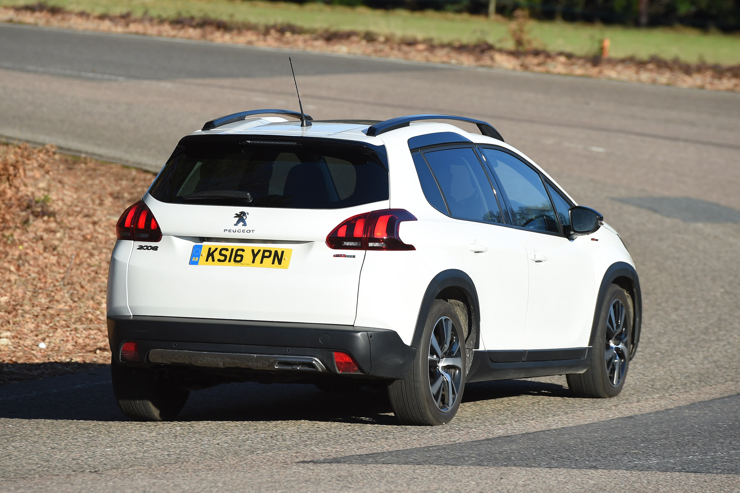 Peugeot 2008 - rear cornering