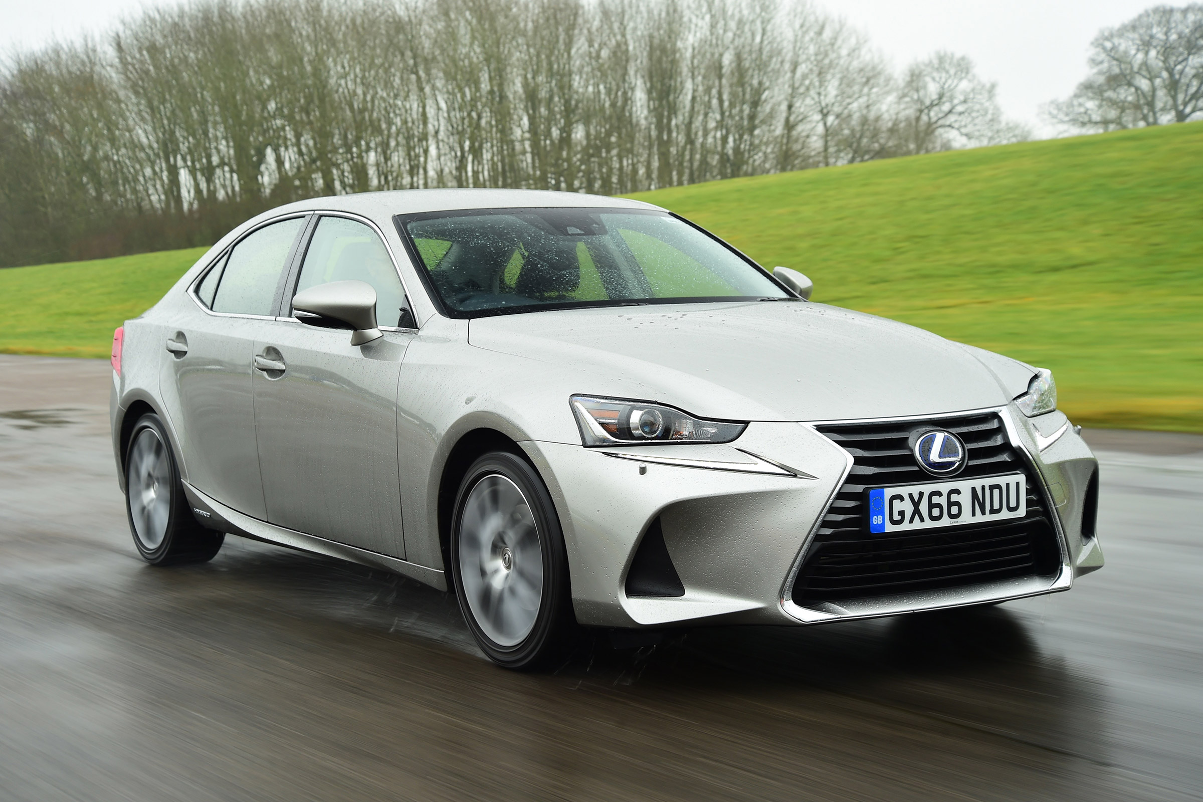 Lexus IS 300h - Front Action