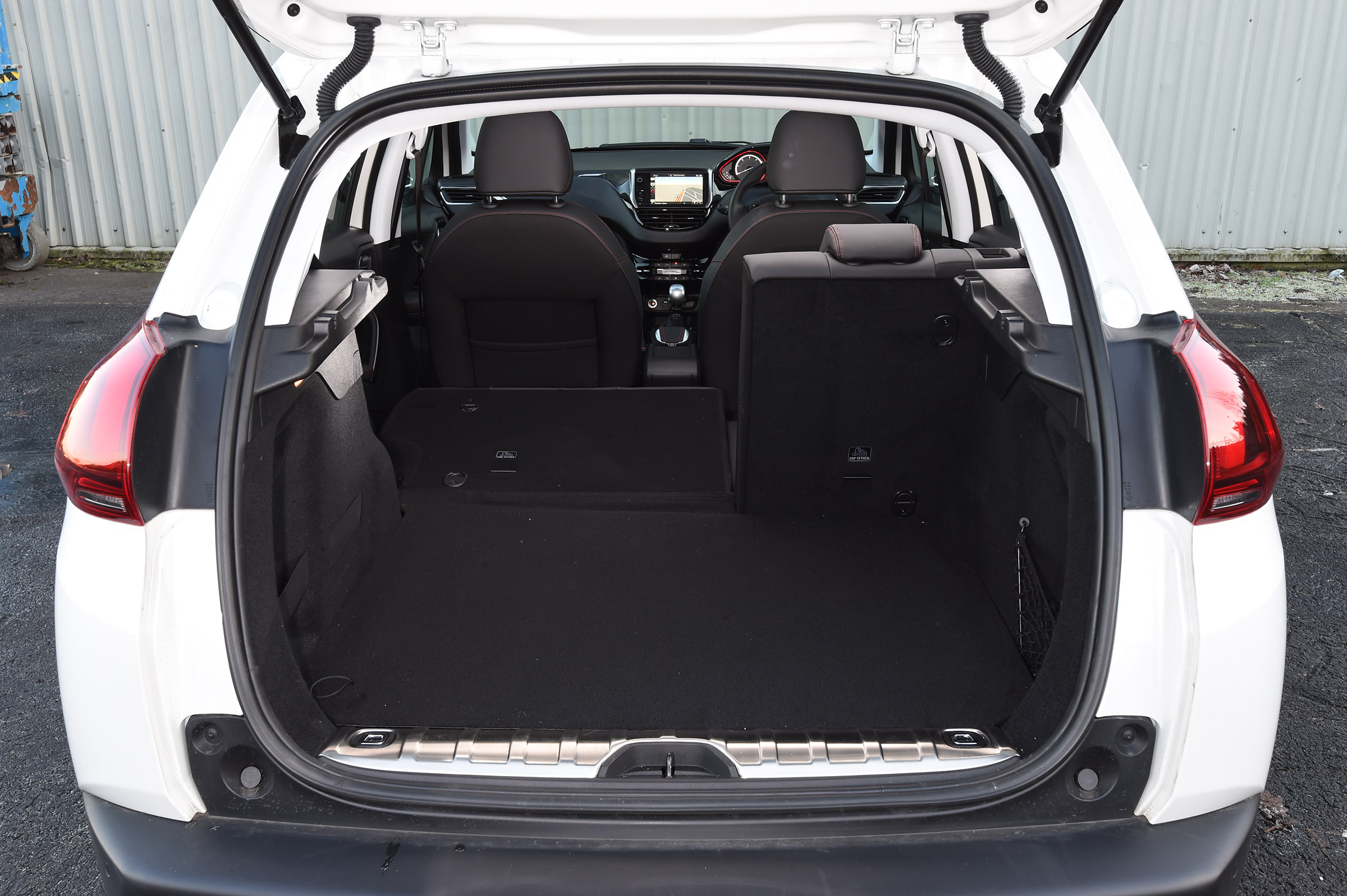 Peugeot 2008 - boot