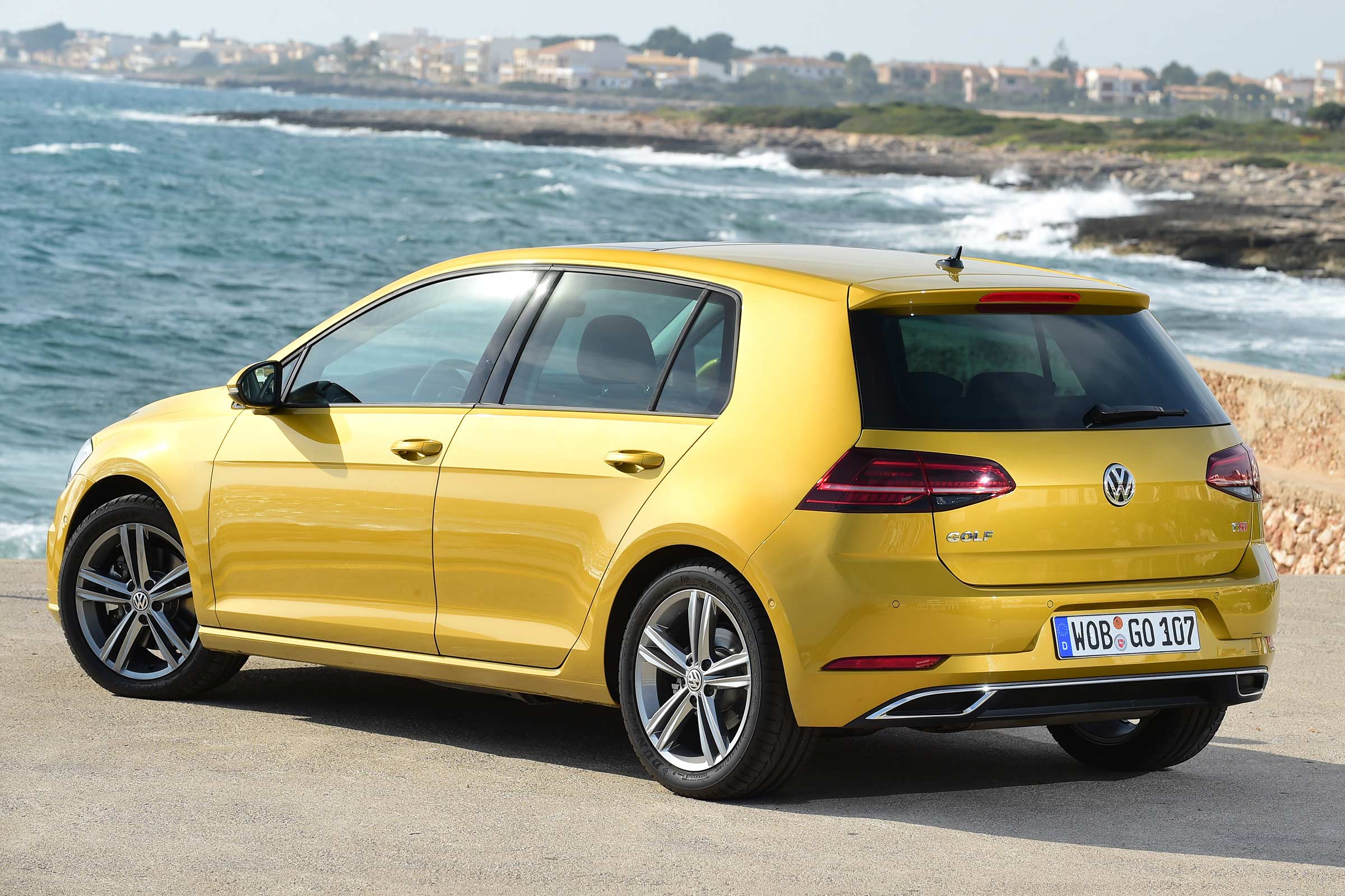 Volkswagen Golf 2017 facelift 1.5 TSI EVO - rear quarter