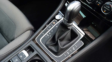Volkswagen Golf 2017 facelift 1.5 TSI EVO - gearlever