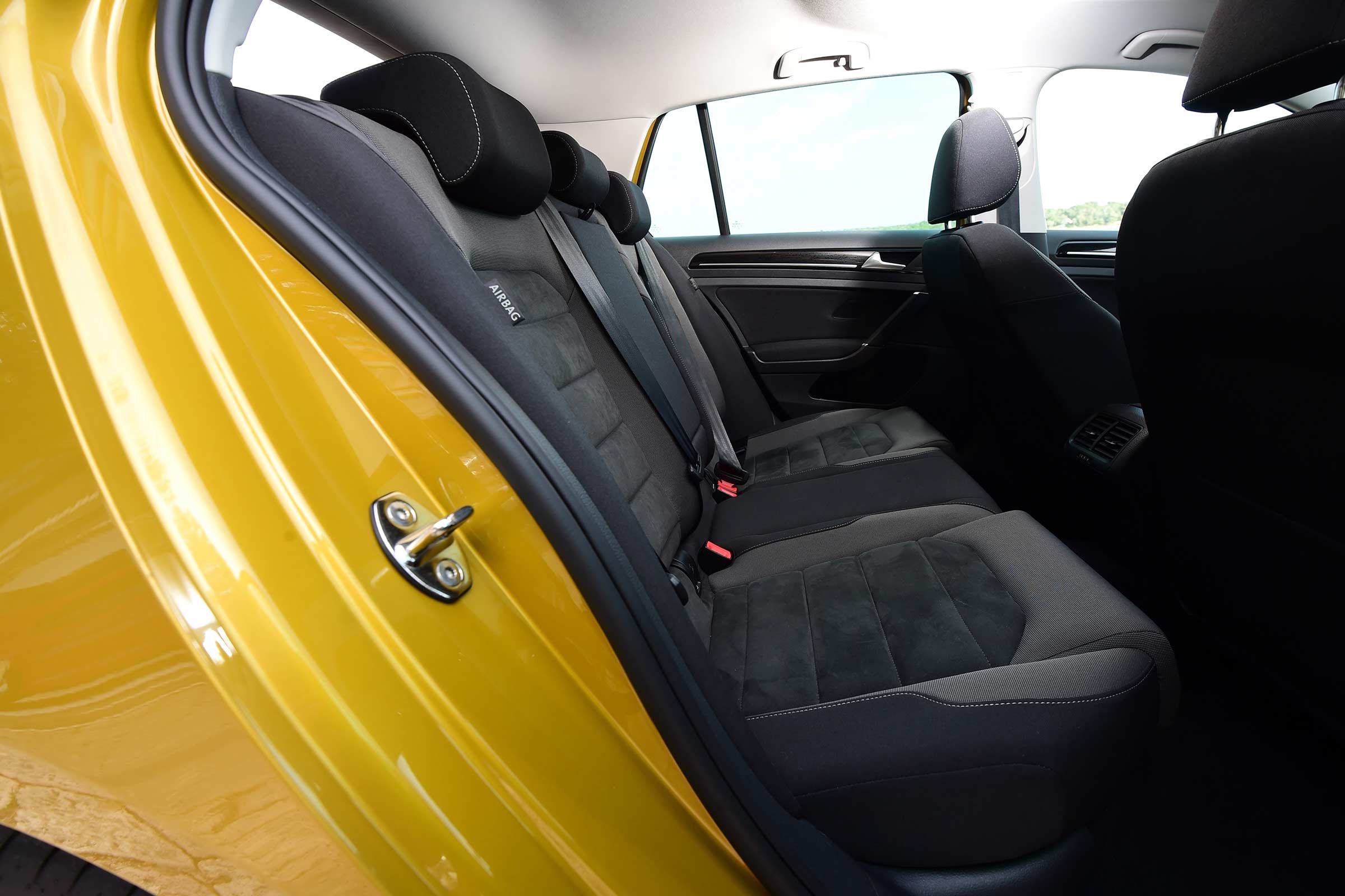 Volkswagen Golf 2017 facelift 1.5 TSI EVO - rear seats