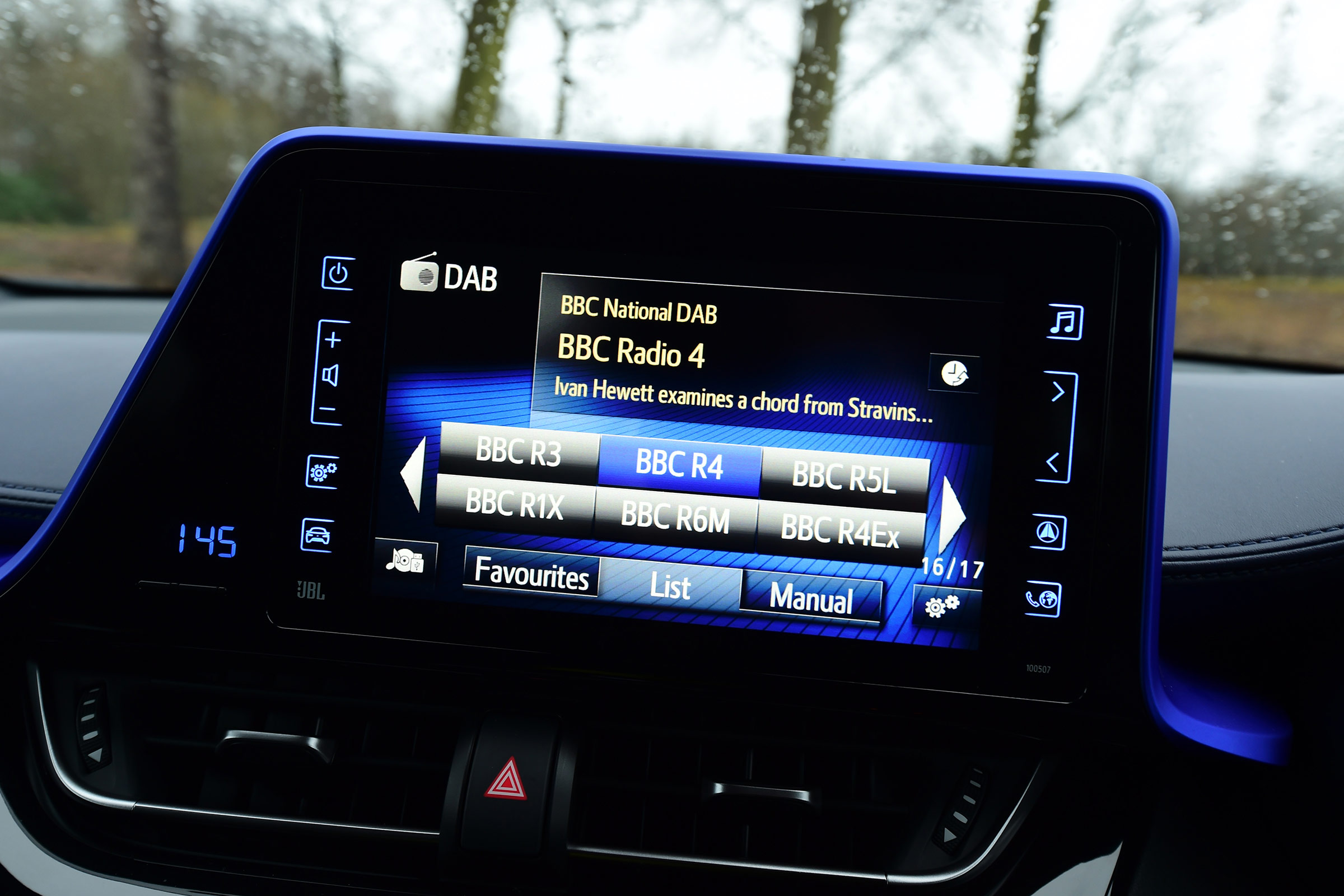 Toyota C-HT 1.2 Icon 2017 - infotainment