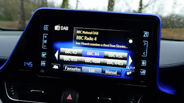 Toyota C-HT 1.2 Icon 2017 - infotainment