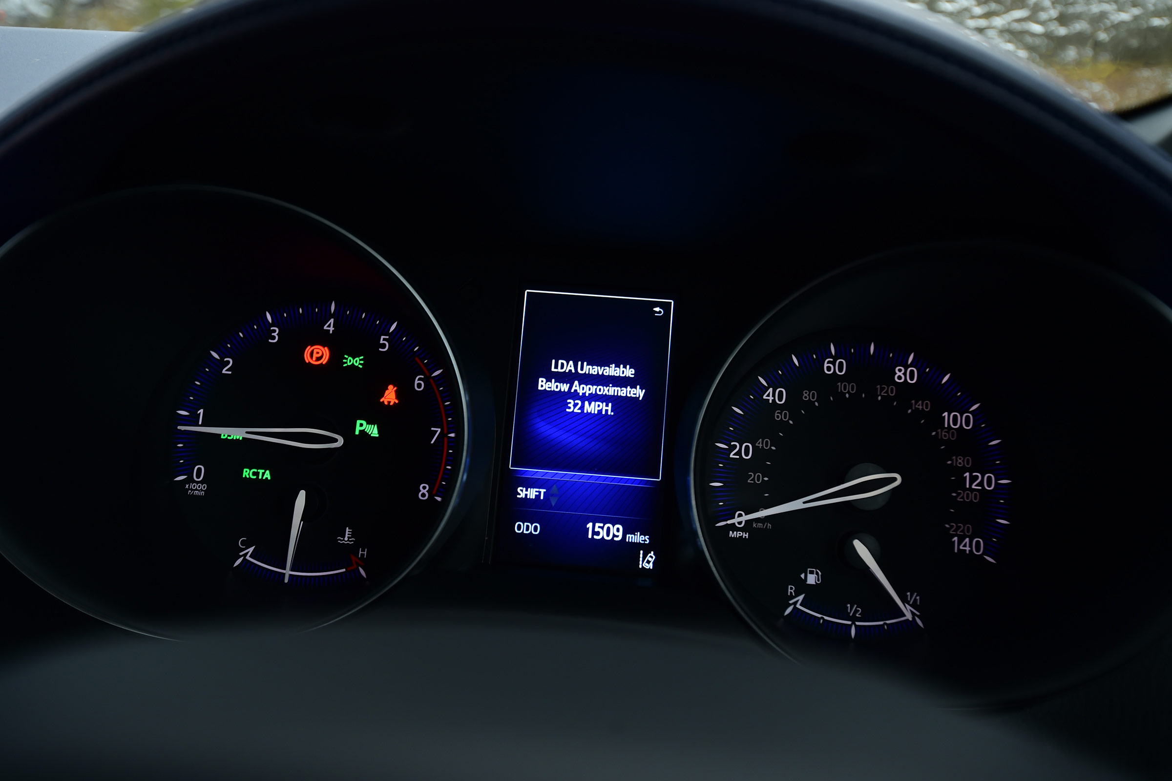 Toyota C-HT 1.2 Icon 2017 - instruments