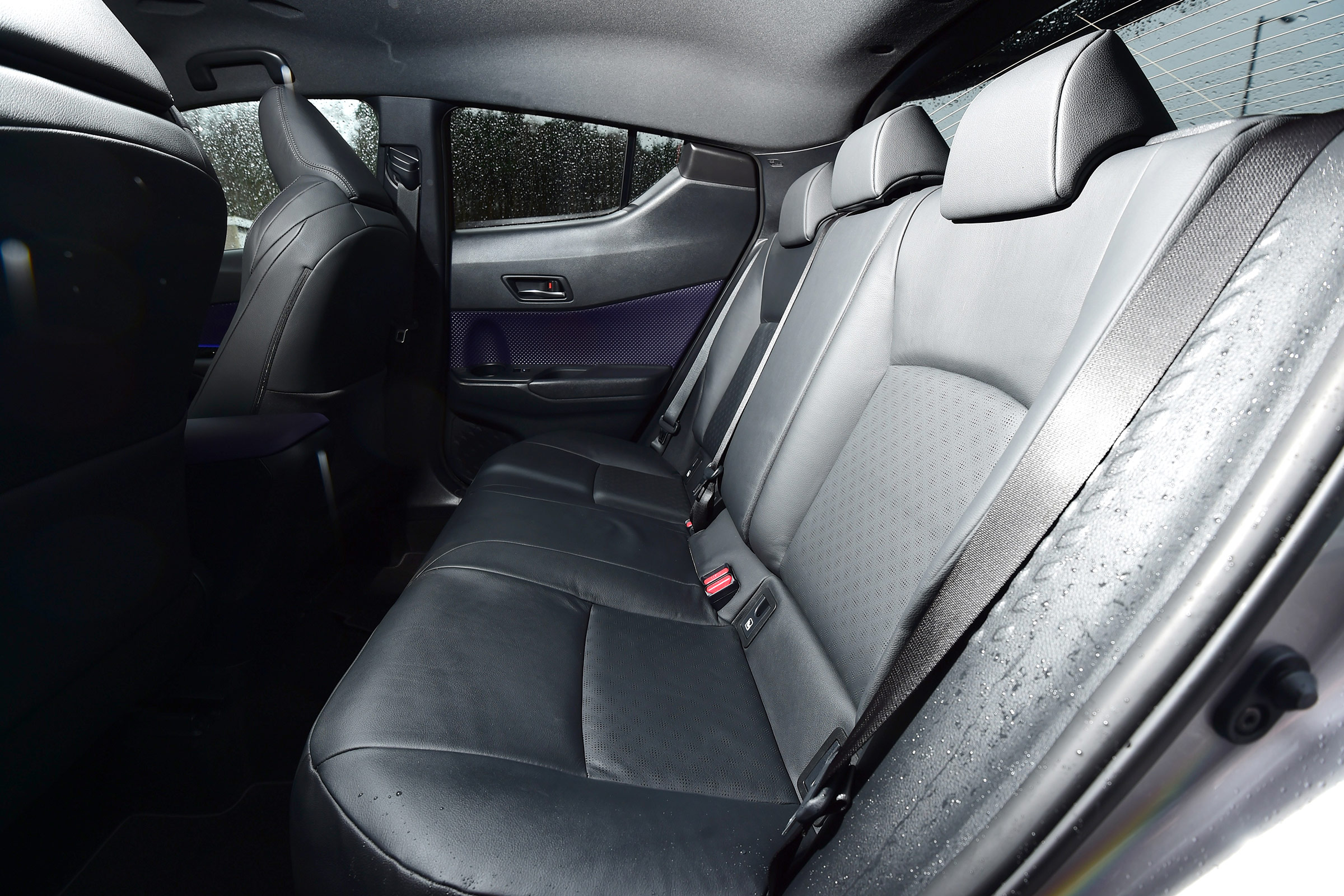 Toyota C-HT 1.2 Icon 2017 - rear seats