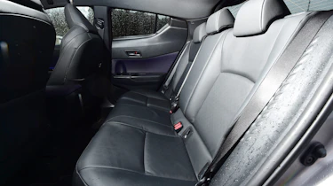 Toyota C-HT 1.2 Icon 2017 - rear seats