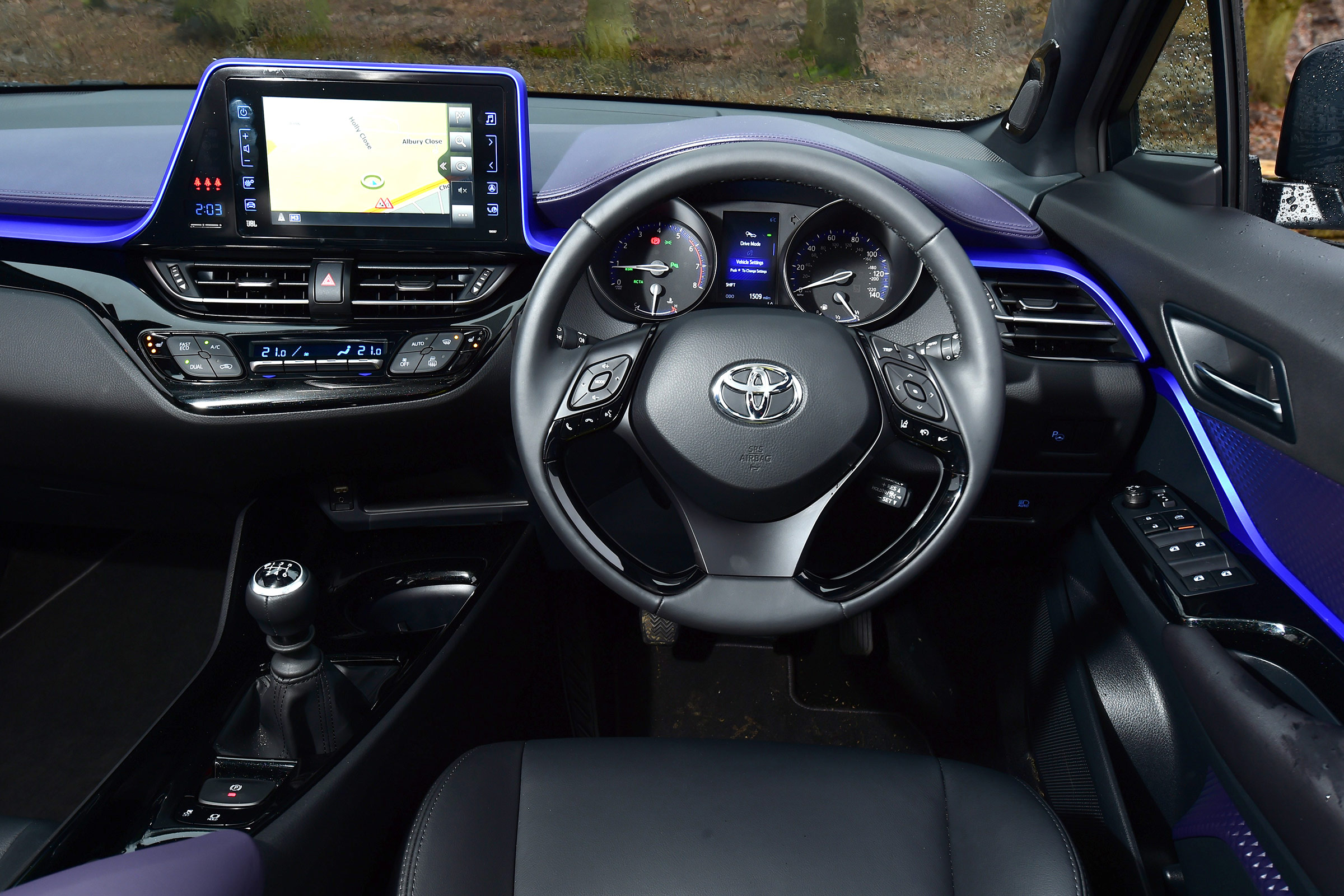 Toyota C-HT 1.2 Icon 2017 - interior