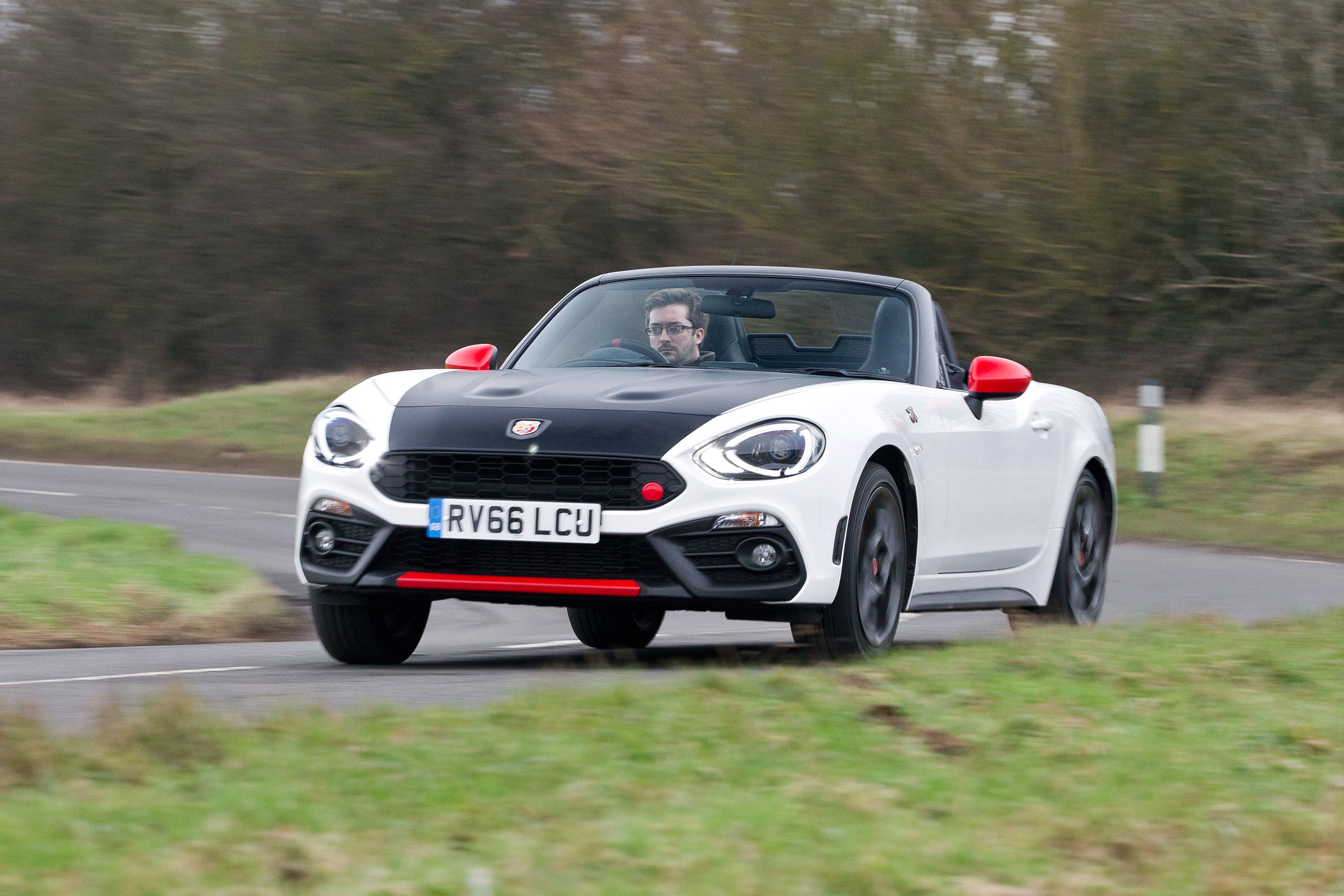 Abarth 124 Spider - front cornering