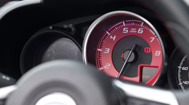 Abarth 124 Spider - dials