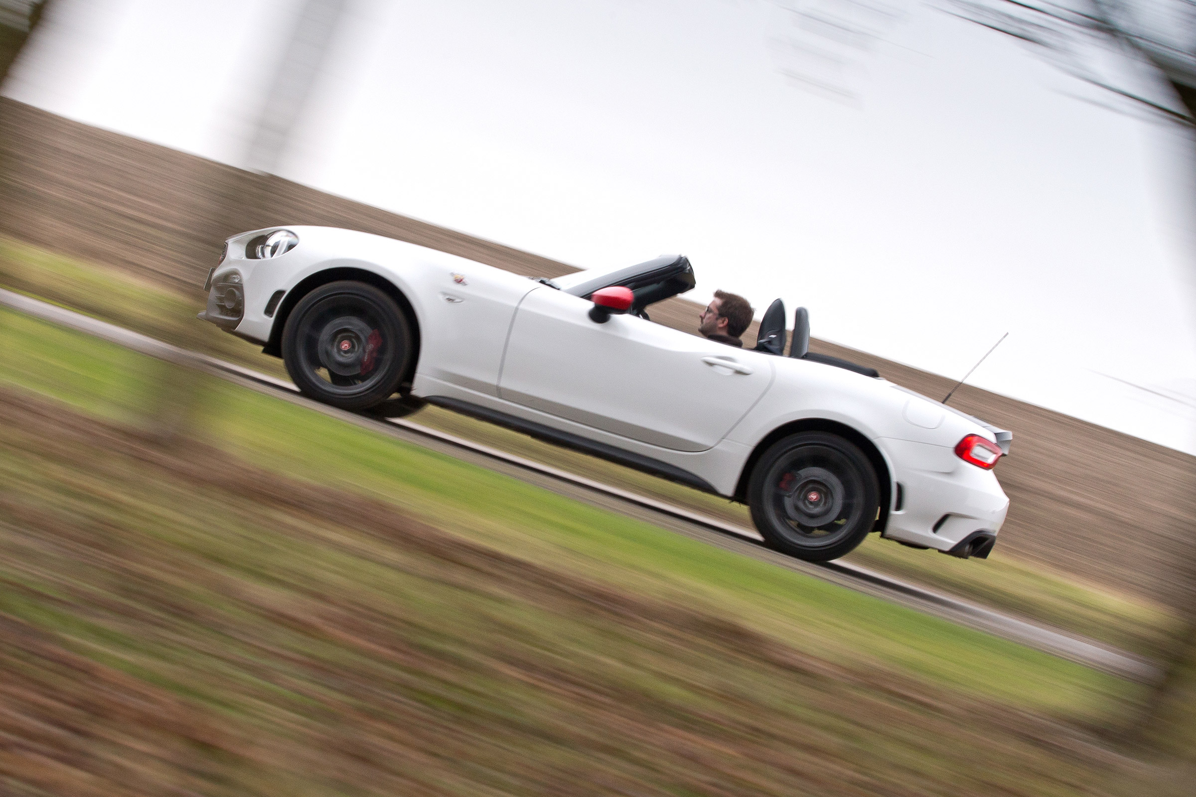 Abarth 124 Spider - side