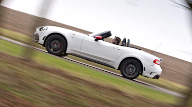 Abarth 124 Spider - side