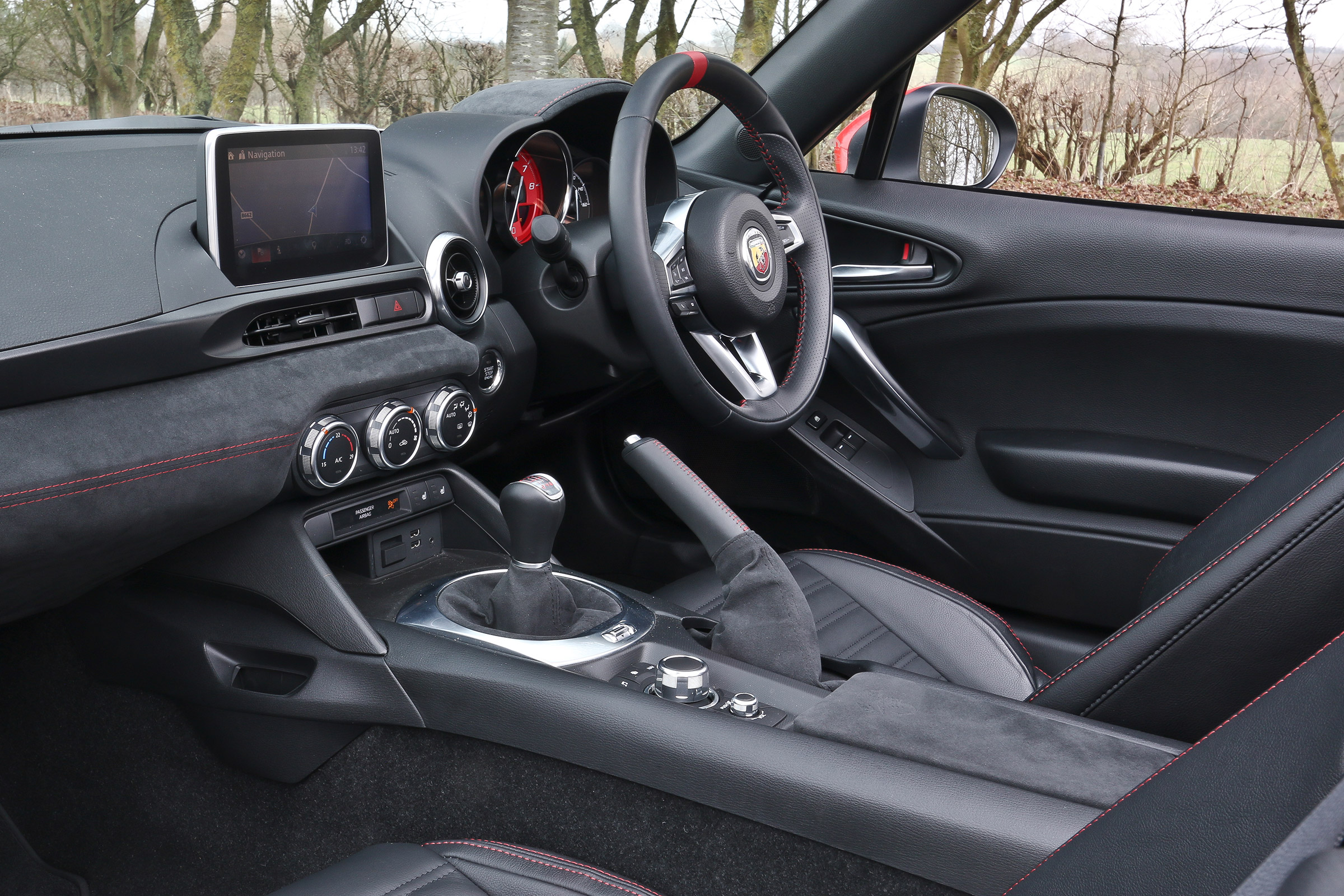Abarth 124 Spider - dash