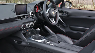 Abarth 124 Spider - dash