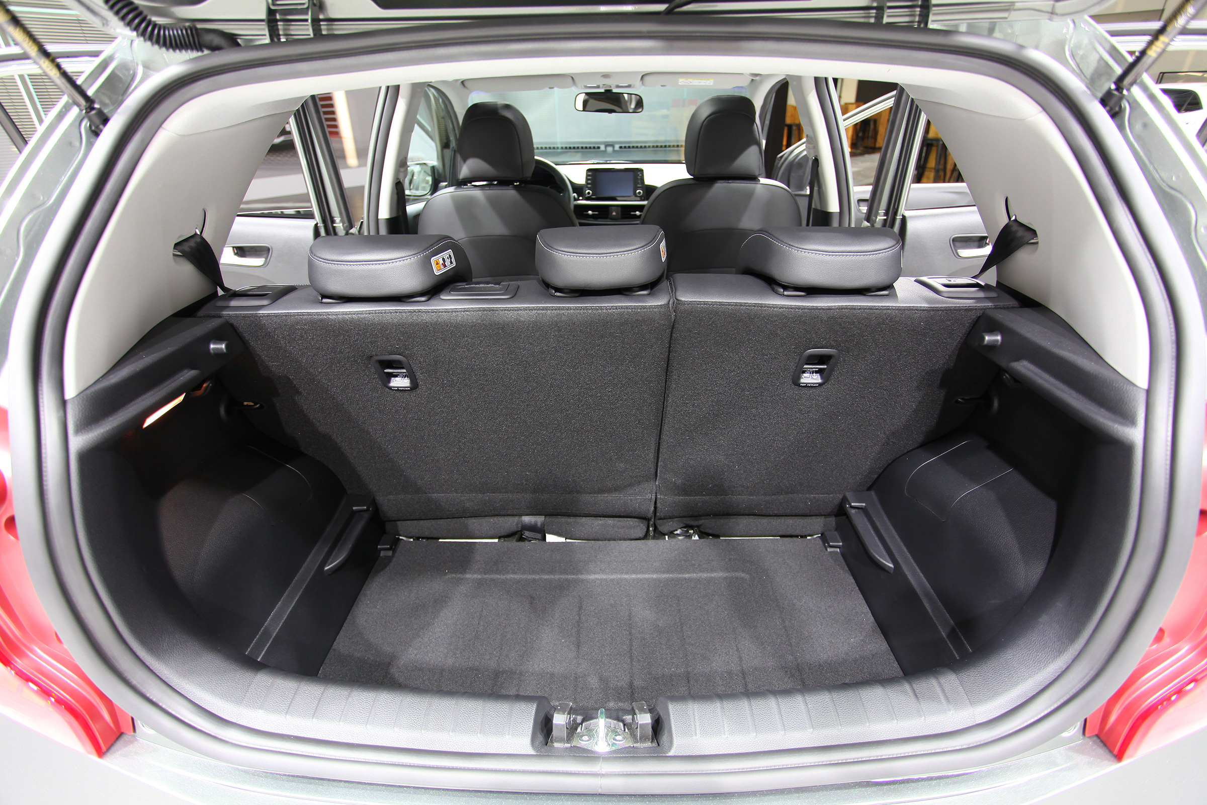 Kia Picanto GT Line 2017 - grey boot