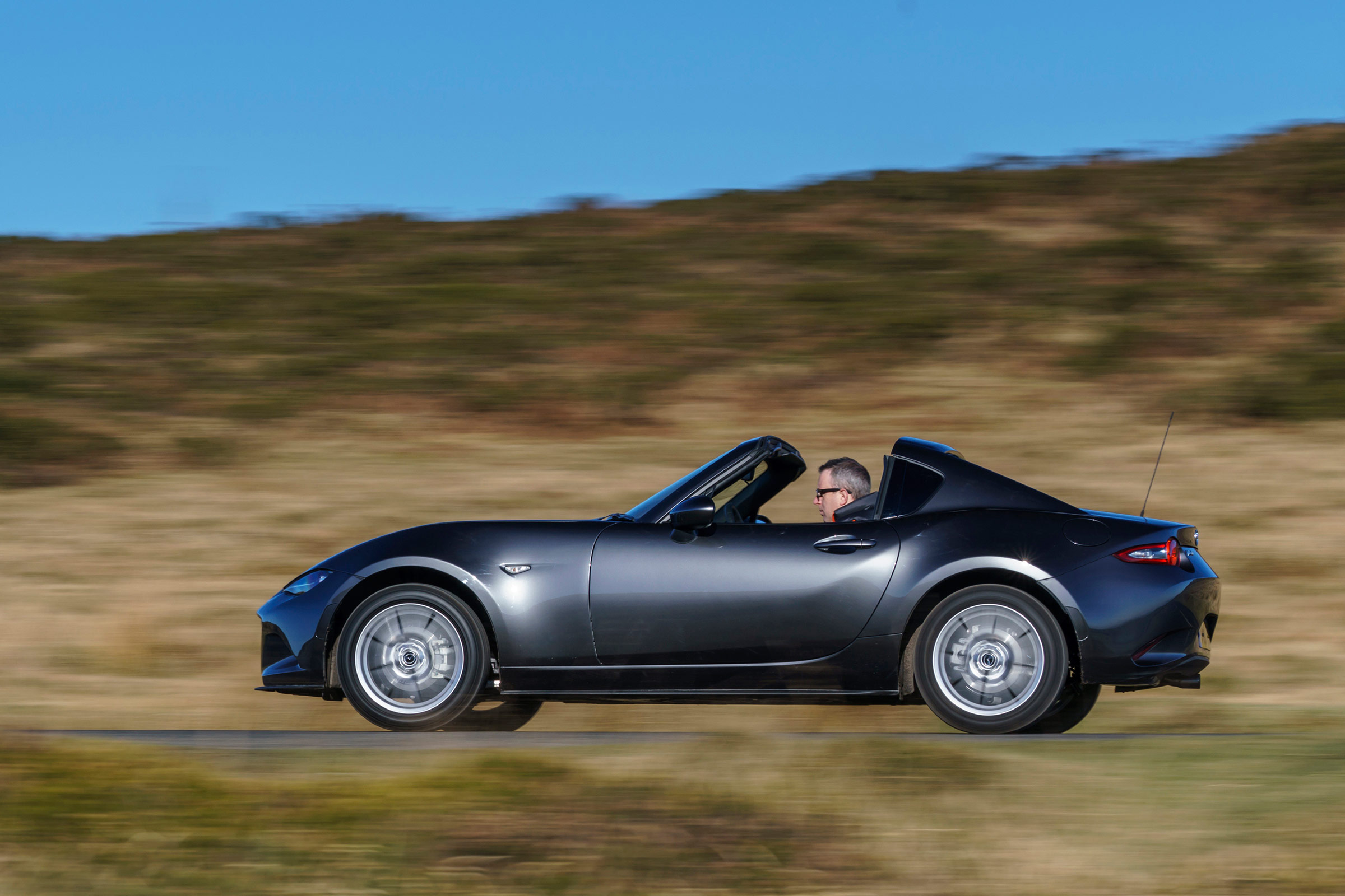 Mazda MX-5 RF 2017 1.5 UK - side tracking