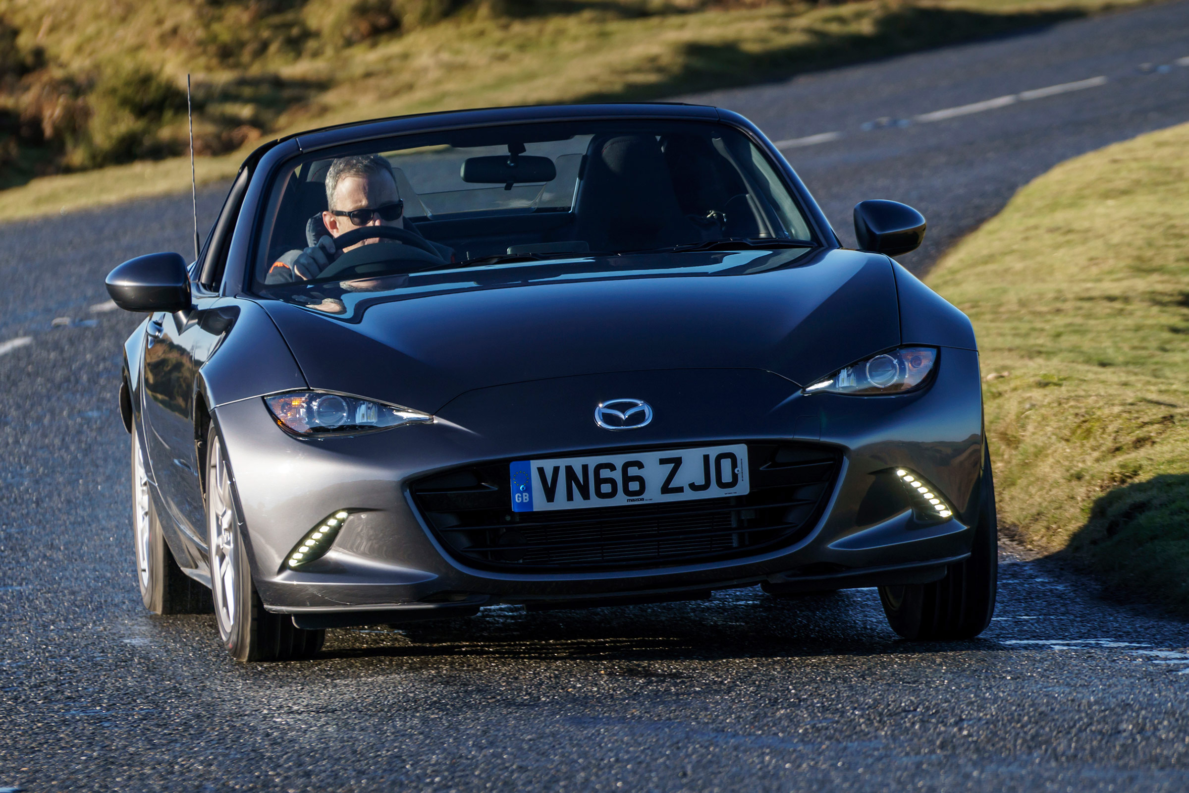 Mazda MX-5 RF 2017 1.5 UK - front cornering