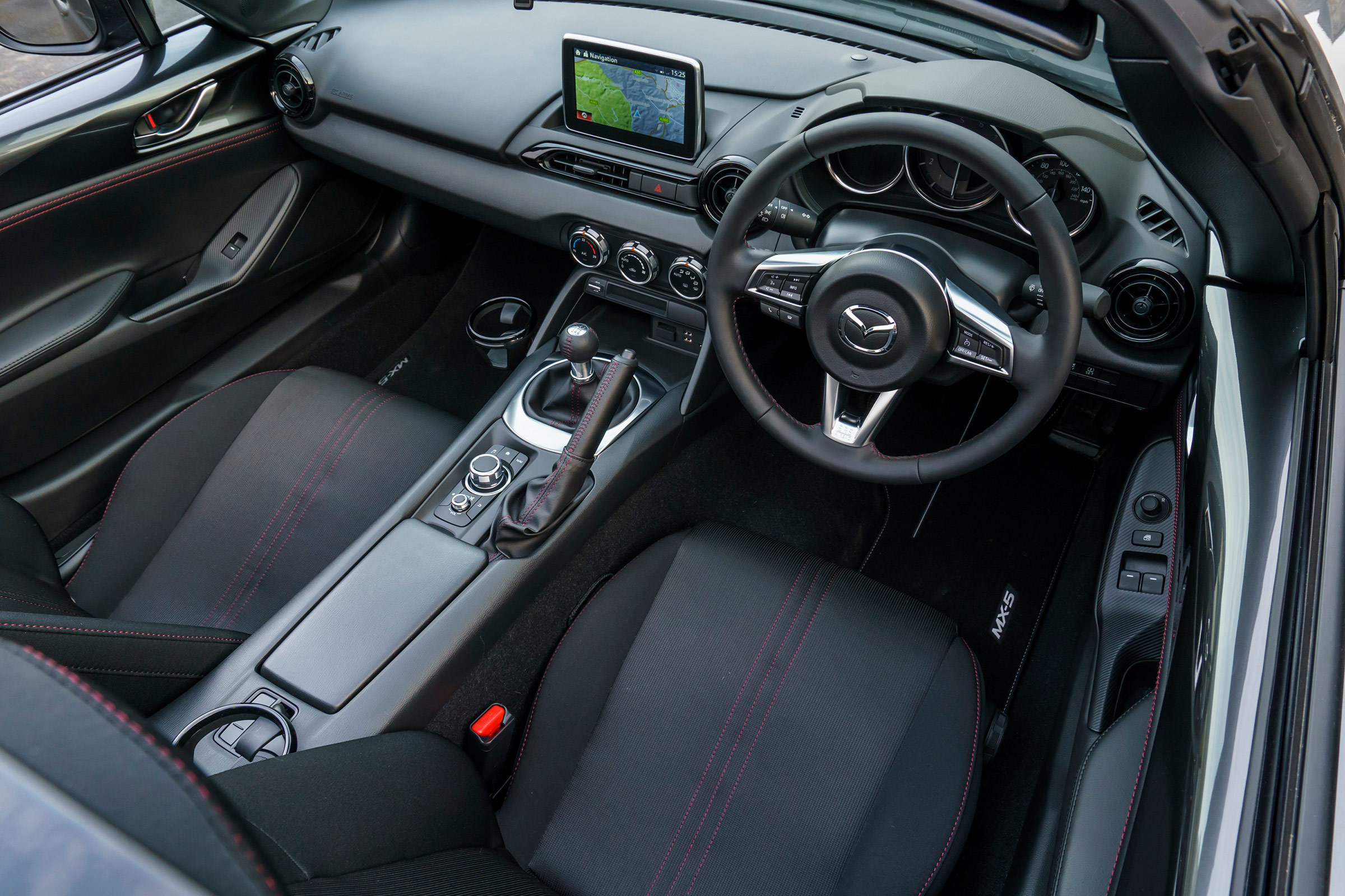 Mazda MX-5 RF 2017 1.5 UK - interior