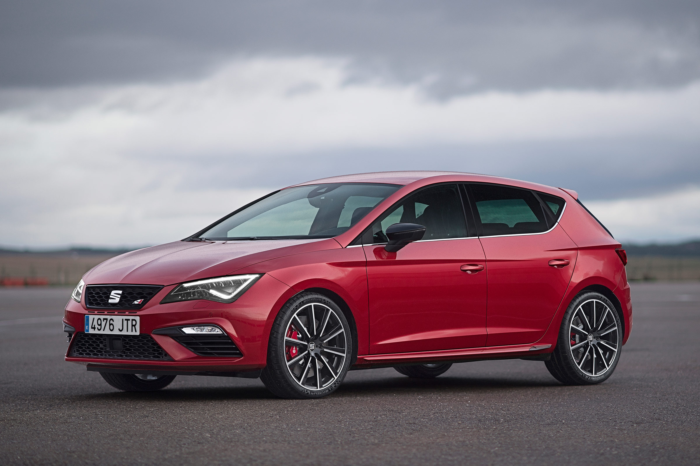 SEAT Leon Cupra 300 2017 - front quarter