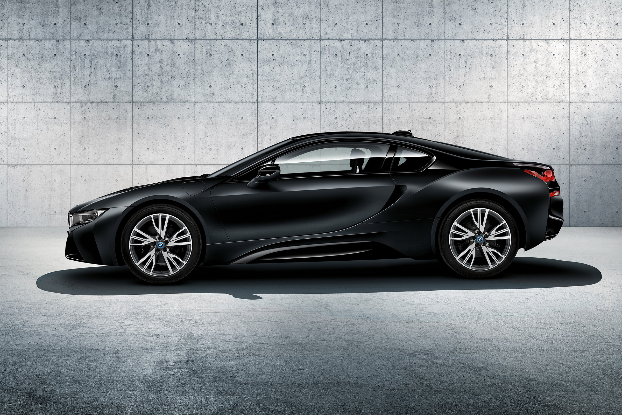 BMW i8 protonic frozen black side