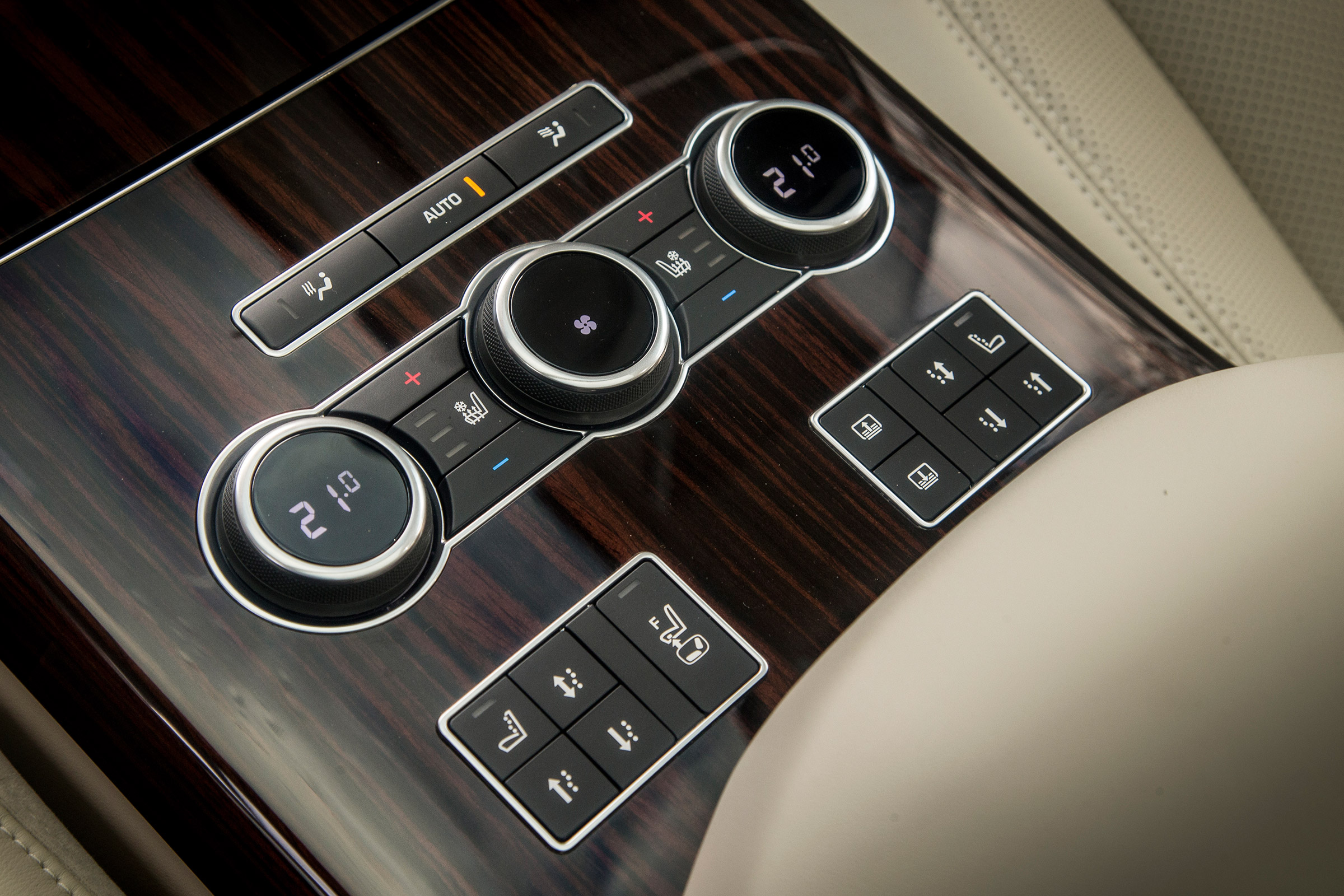 Range Rover Autobiography - air-con controls