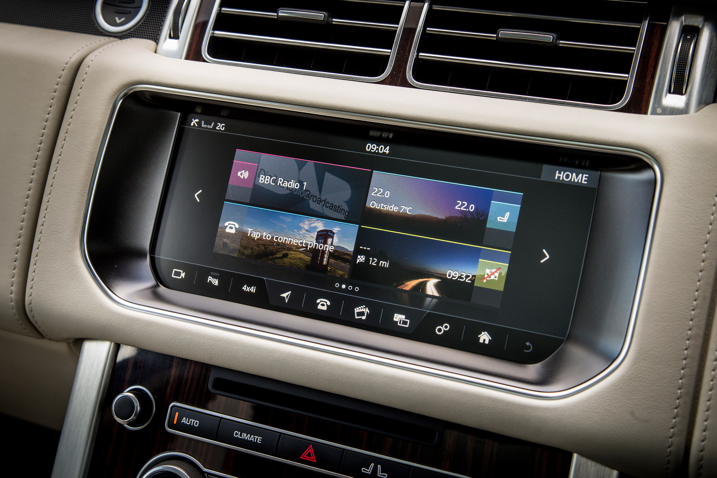 Range Rover Autobiography - infotainment screen