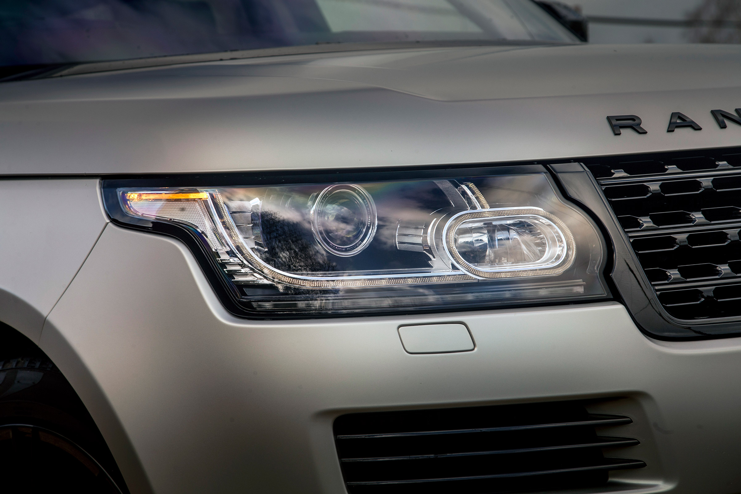 Range Rover Autobiography - front light detail