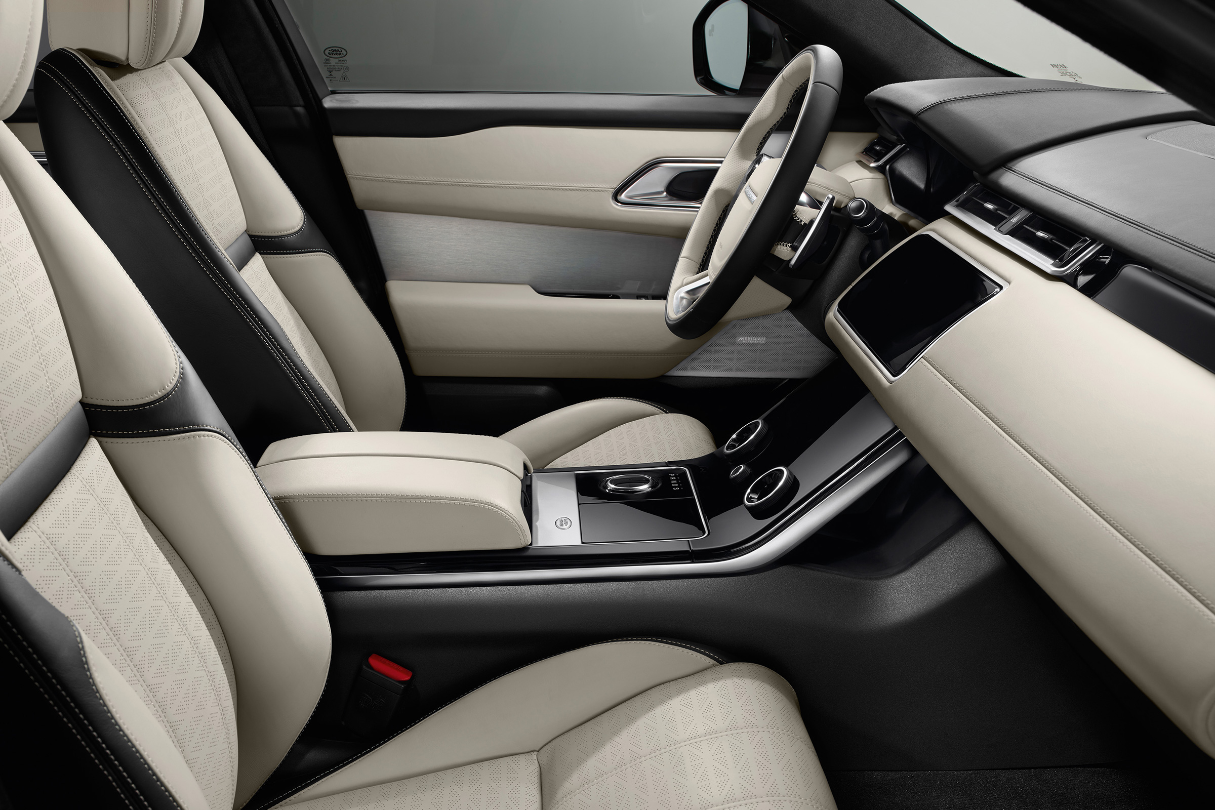 Range Rover Velar - studio front seats