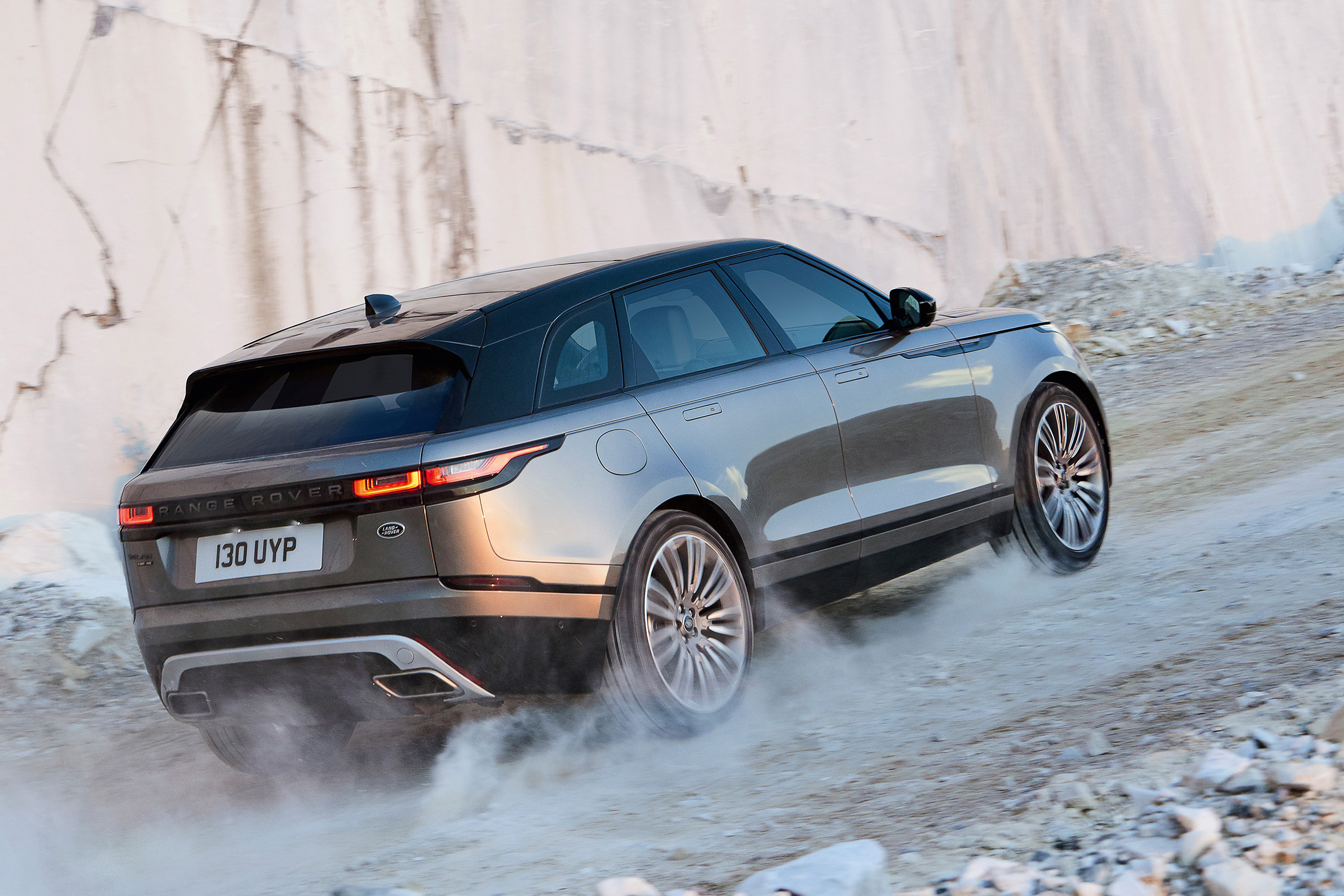 Range Rover Velar - off-road uphill