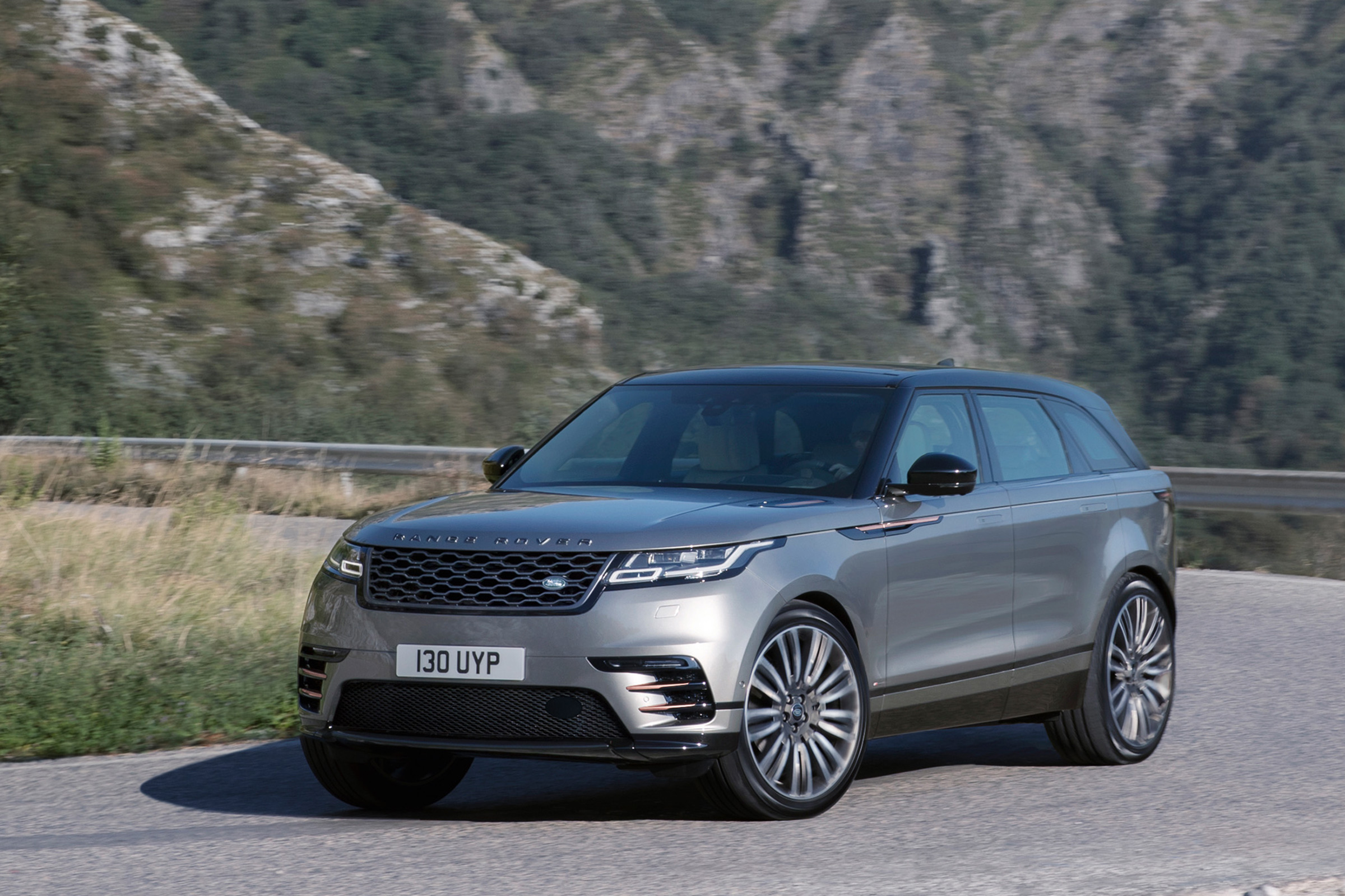 Range Rover Velar - front cornering