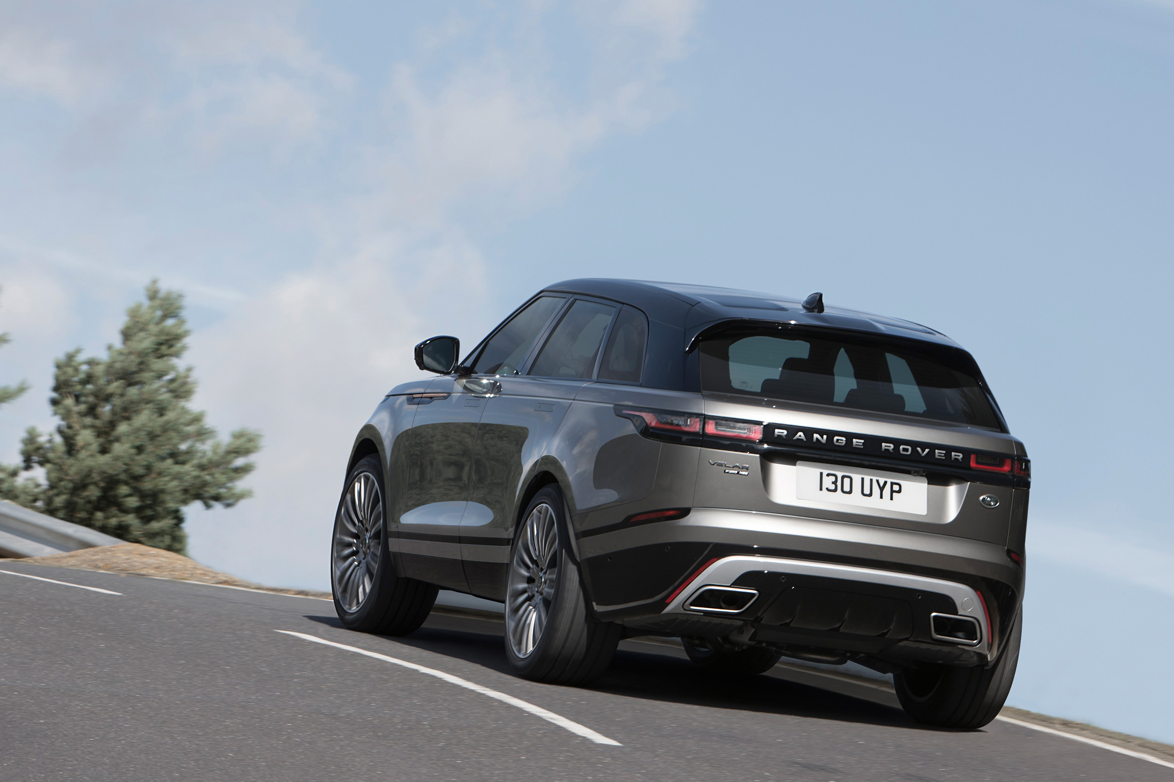 Range Rover Velar - rear cornering
