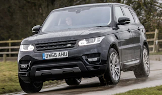 Range Rover Sport HSE MY2017 - front cornering