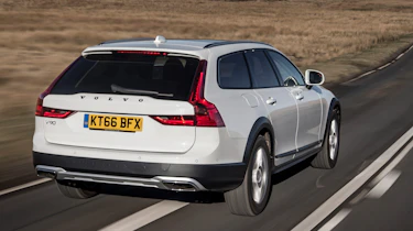 Volvo V90 Cross Country 2017 UK - rear tracking
