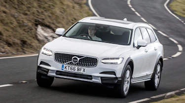 Volvo V90 Cross Country 2017 UK - front tracking 2