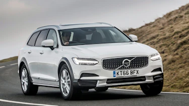 Volvo V90 Cross Country 2017 UK - front cornering 2