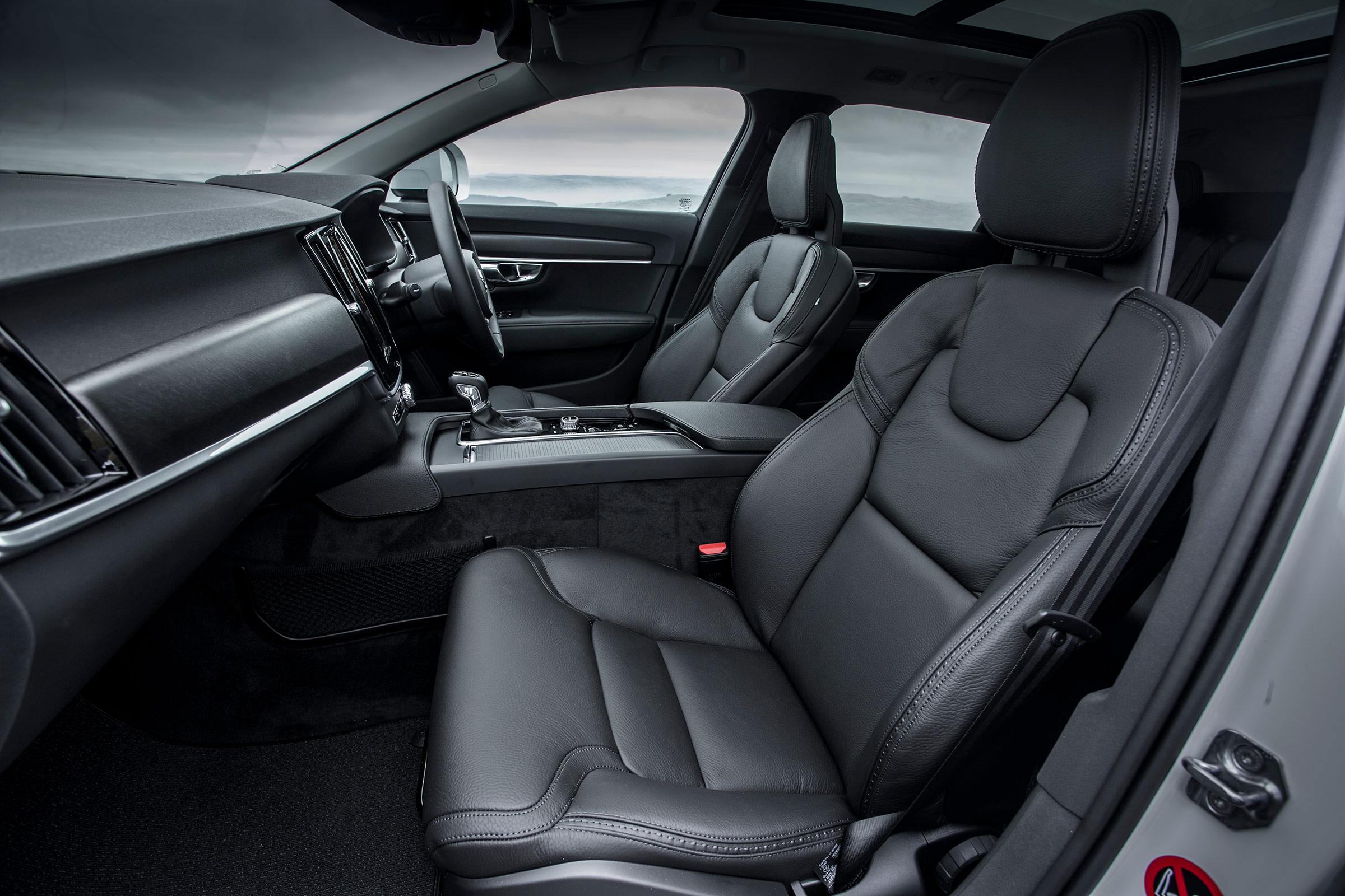 Volvo V90 Cross Country 2017 UK - front seats