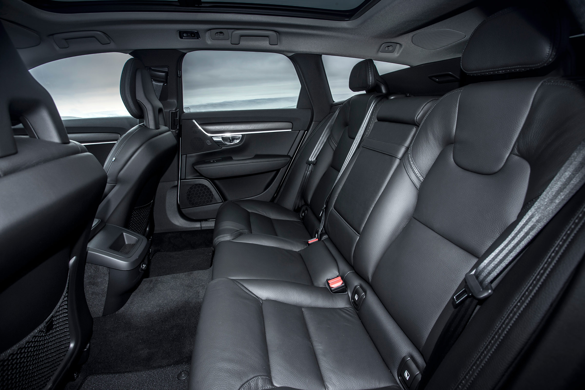 Volvo V90 Cross Country 2017 UK - rear seats