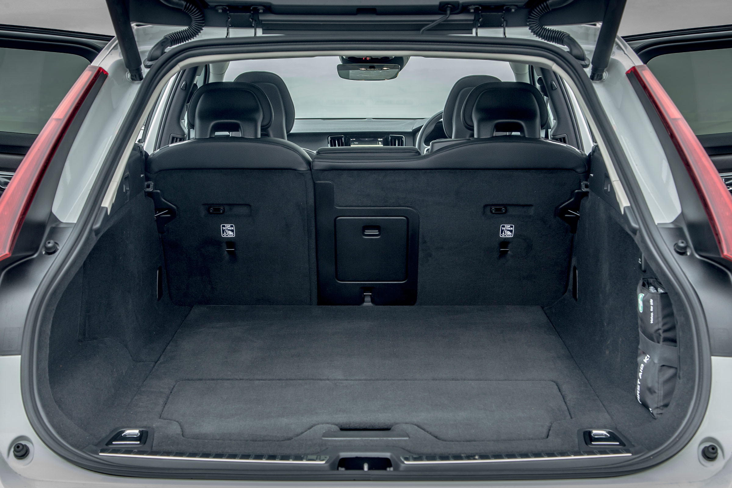 Volvo V90 Cross Country 2017 UK - boot
